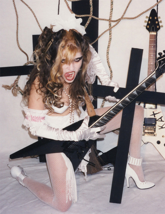 THE GREAT KAT GUITAR SHREDDER PHOTOS!