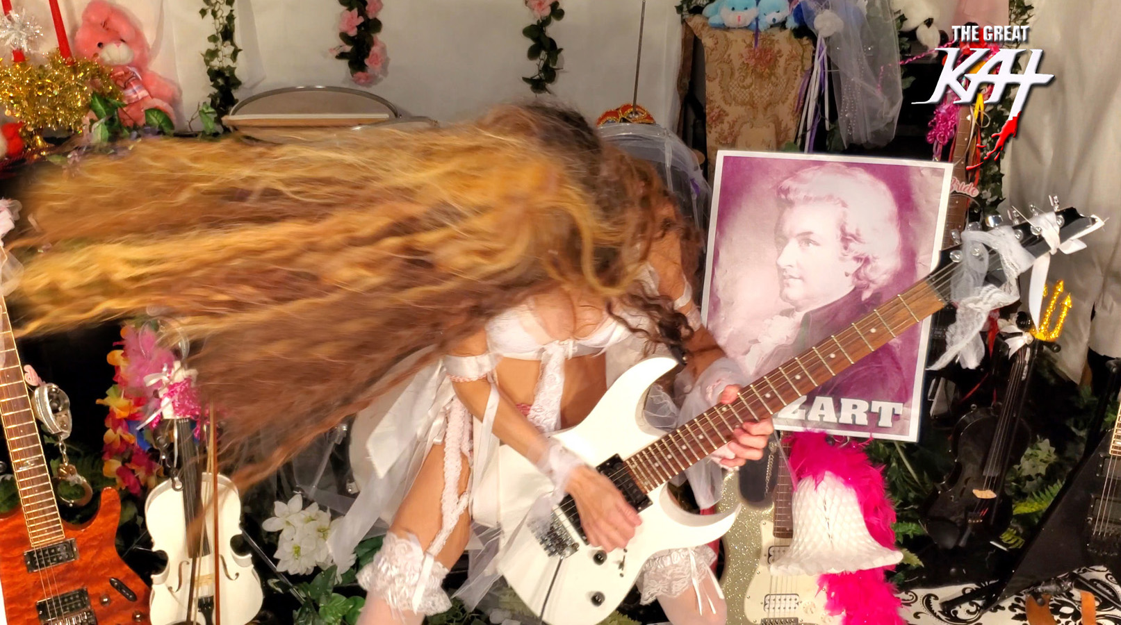 MOZART SHREDS!! MOZART'S THE MARRIAGE OF FIGARO OVERTURE by THE GREAT KAT!